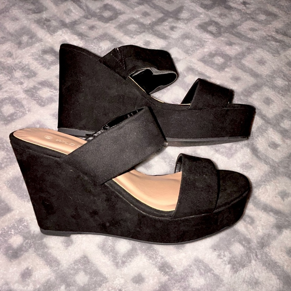 DOLLSKILL Faux Suede Platform Sandals 🖤✨